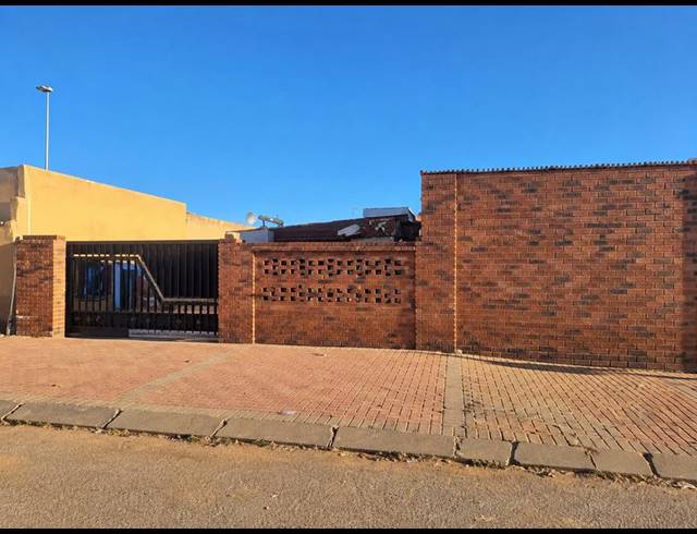 11 BEDROOM HOUSE FOR SALE IN ESSELEN PARK